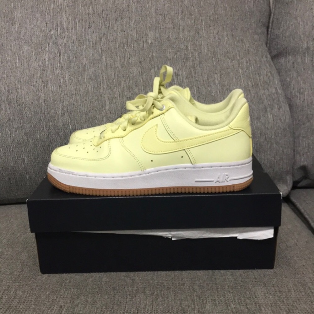 Nike Air Force 1 ‘07 Premium Luminous Green Low Top Sneakers